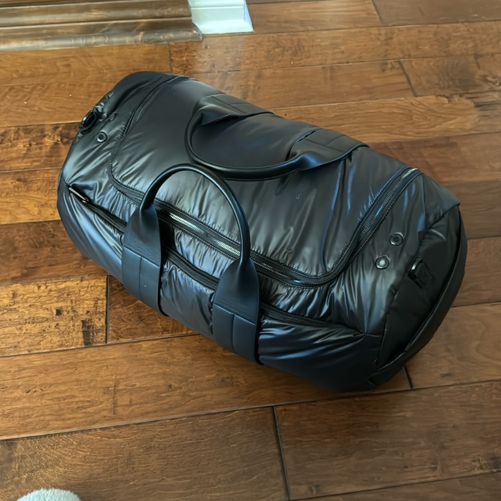 Caraa Remus Duffle in black